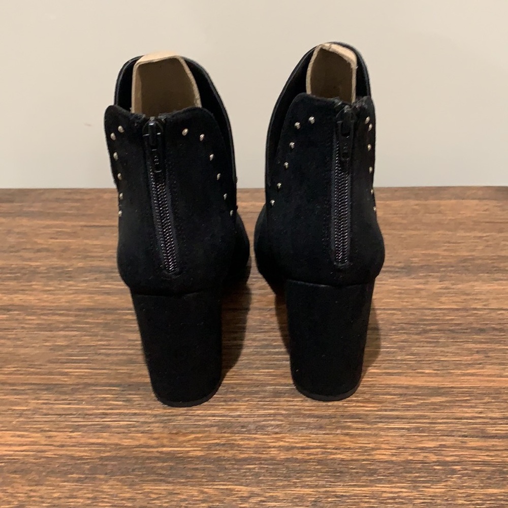 Universal Thread Stud Booties - image 3